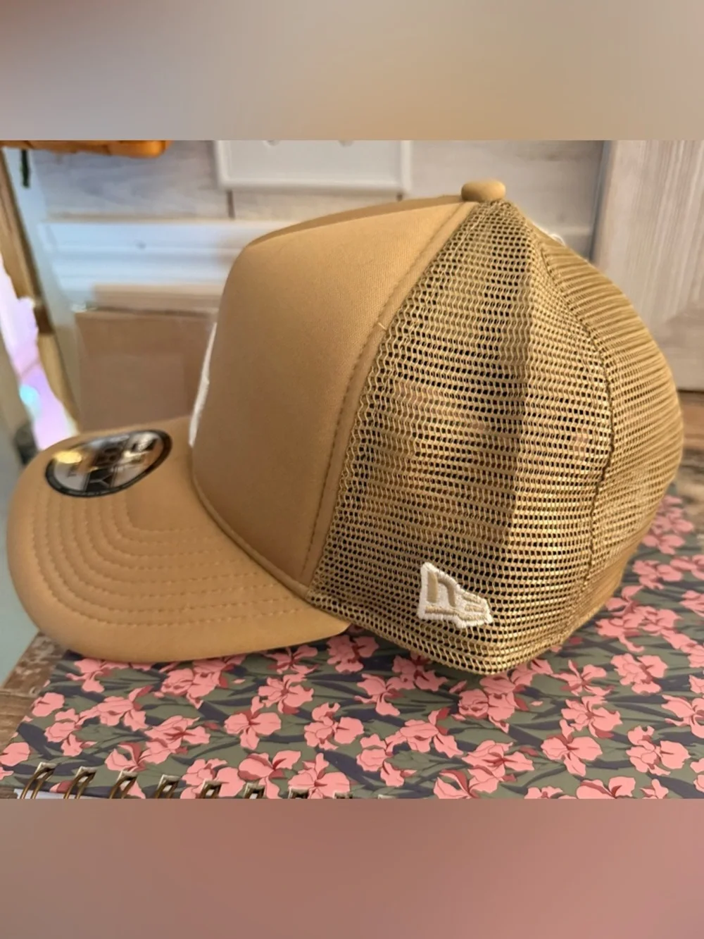Tan LA hat - Picture 2 of 5